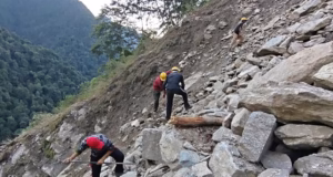 रुद्रप्रयाग: चीरबासा में मलबा-पत्थर आने से केदारनाथ पैदल मार्ग बंद, सोनप्रयाग-गौरीकुंड से आगे नहीं भेजे यात्री