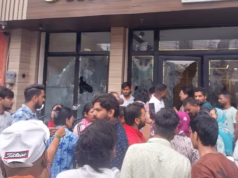 दुष्कर्म कांड पर भड़का जनआक्रोश: लोगों ने होटल में तोड़फोड़; सामने आईं काले कारोबार की परतें, पुलिस बल मौजूद