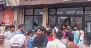 दुष्कर्म कांड पर भड़का जनआक्रोश: लोगों ने होटल में तोड़फोड़; सामने आईं काले कारोबार की परतें, पुलिस बल मौजूद
