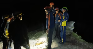 उत्तराखंड: तुंगनाथ ट्रेक पर हादसा, गणेश मंदिर के पास खाई में गिरी महिला की तलाश जारी, रात भर चला रेस्क्यू