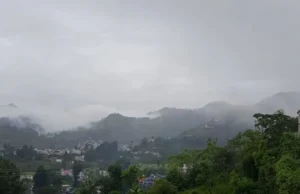 उत्तराखंड में बदला मौसम: पहाड़ों पर हुई बर्फबारी, भारी बारिश से पिथौरागढ़ के स्कूल बंद, छह जिलों में यलो अलर्ट जारी