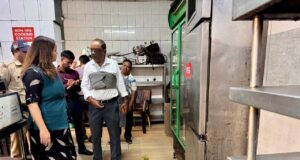 Uttarakhand: देहरादून क्लब के हांडी रेस्टोरेंट में छापा, मिली सड़ी गली सब्जियां, कूदते दिखे कॉकरोच और चूहे