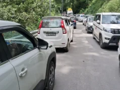 Uttarakhand: कैंची धाम में जाम से हाहाकार, थमे पहिए… भूखे-प्यासे घटों वाहनों में कैद हजारों श्रद्धालु और पर्यटक