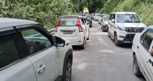 Uttarakhand: कैंची धाम में जाम से हाहाकार, थमे पहिए… भूखे-प्यासे घटों वाहनों में कैद हजारों श्रद्धालु और पर्यटक