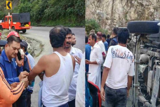रुद्रप्रयाग: यात्रियों से भरा टेंपो ट्रैवलर अनियंत्रित होकर पलटा, चालक समेत 16 लोग घायल, अस्पताल में भर्ती