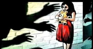 Uttarakhand: छात्राओं ने शिक्षक पर लगाए बैड टच के आरोप, शिकायत लेकर पहुंचे परिजन तो बंद किए गए स्कूल के गेट