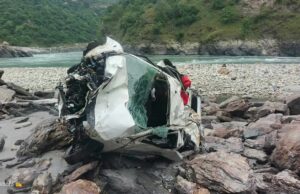 Uttarakhand: ऋषिकेश-बदरीनाथ हाईवे के पास गहरी खाई में गिरा वाहन, दो की मौत, तीन अन्य की तलाश में रेस्क्यू जारी