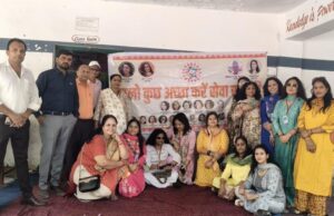 ‘चलो कुछ अच्छा करें सेवा समिति’ की नेक पहल, जरूरतमंद बच्चों को बांटी स्टेशनरी सामग्री