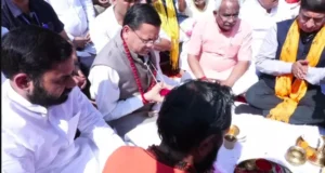 Uttarakhand: मुख्यमंत्री पुष्कर सिंह धामी ने प्रधानमंत्री मोदी के 25 वर्ष की सार्वजनिक सेवा पर हर की पैड़ी हरिद्वार पर किया गंगा पूजन