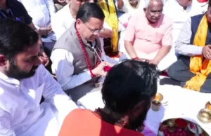 Uttarakhand: मुख्यमंत्री पुष्कर सिंह धामी ने प्रधानमंत्री मोदी के 25 वर्ष की सार्वजनिक सेवा पर हर की पैड़ी हरिद्वार पर किया गंगा पूजन