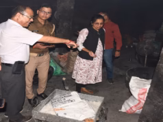 Haldwani: बगैर लाइसेंस गंदे गोदाम में बन रहे बताशे-मिश्री, दुकानों में मिली बासी मिठाई, खाद्य सुरक्षा टीम ने किया चालान