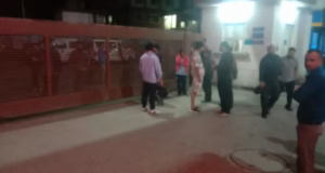 देहरादून: दून अस्पताल की इमरजेंसी में फिर बवाल, दो पक्षों में मारपीट के बीच लहराए धारदार हथियार