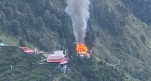 नवरात्र के बीच बागेश्वर के मां भगवती मंदिर में लगी आग, मुख्य मंदिर को पहुंचा भारी नुकसान
