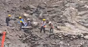 केदारनाथ पैदल मार्ग बंद: चीरबासा में मलबा-पत्थर आने से रास्ता हुआ अवरुद्ध , गौरीकुंड में रोके यात्री