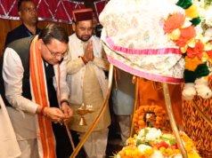 उत्तरकाशी दौरे पर सीएम धामी: विश्वनाथ-शक्ति मंदिर कॉरिडोर की घोषणा, भटवाड़ी में केंद्रीय विद्यालय का प्रस्ताव
